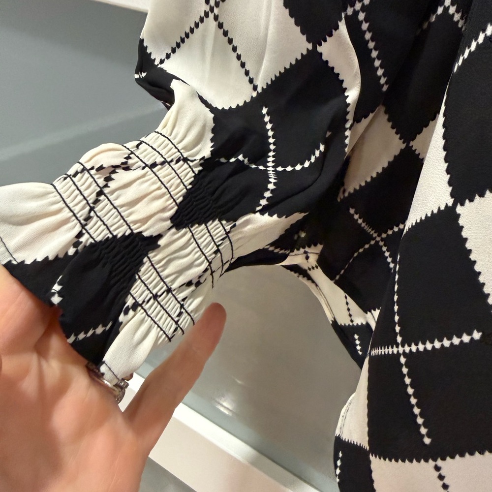 Talbots Black and White Argyle smocked Cuff Women's Blouse Top size Large - Picture 6 of 8